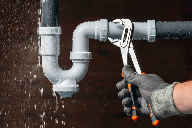 Professional Plumbing technician working in Santa Clarita, CA